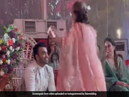 भाभी ने देवर की शादी में डांस फ्लोर पर मचाई धूम, VIDEO देखकर क्यूटनेस पर  फिदा हुए फैंस भाभी ने देवर की शादी में डांस फ्लोर पर मचाई धूम, VIDEO देखकर क्यूटनेस पर  फिदा हुए फैंस