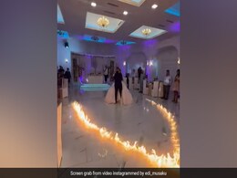 दूल्हा-दुल्हन का हैरान कर देने वाला वीडियो वायरल, आग के बीचोबीच करते दिखे डांस दूल्हा-दुल्हन का हैरान कर देने वाला वीडियो वायरल, आग के बीचोबीच करते दिखे डांस