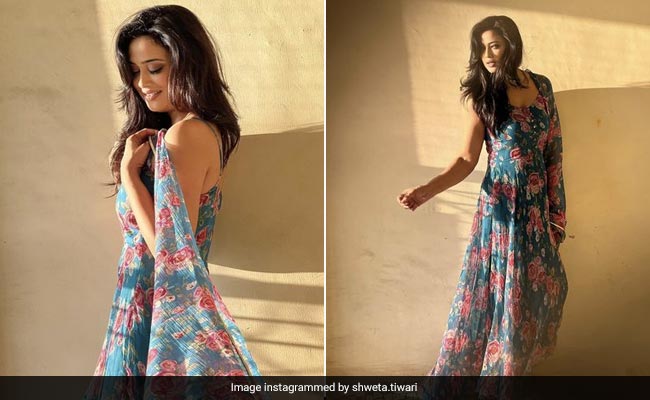 We've Run Out Of Adjectives To Describe Shweta Tiwari In This Floral <i>Anarkali</i>