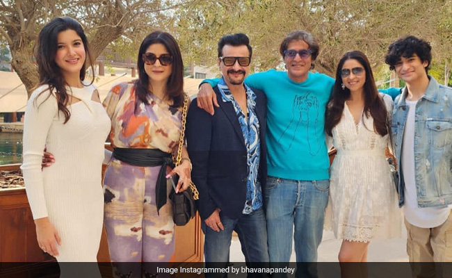 Inside Sanjay Kapoor's Birthday Party. Pics Courtesy: Bhavana Pandey