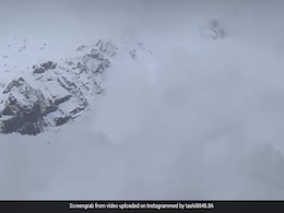 Video: Huge Avalanche Hits Nepal's Manaslu Base Camp Video: Huge Avalanche Hits Nepal's Manaslu Base Camp