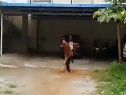 संस्कृत में क्रिकेट कमेंट्री सुनकर लोग हुए ख़ुश कहा- ये तो अद्भुत है, देखें वायरल वीडियो संस्कृत में क्रिकेट कमेंट्री सुनकर लोग हुए ख़ुश कहा- ये तो अद्भुत है, देखें वायरल वीडियो