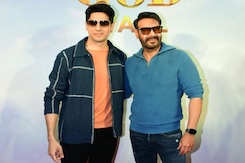 'थैंक गॉड' के को-स्टार सिद्धार्थ मल्होत्रा के साथ पोज देते नजर आए अजय देवगन 'थैंक गॉड' के को-स्टार सिद्धार्थ मल्होत्रा के साथ पोज देते नजर आए अजय देवगन
