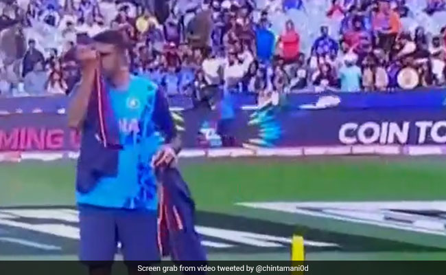 On Camera, R Ashwin Spotted Sniffing His Vest, Internet Says ''Meme Gold''