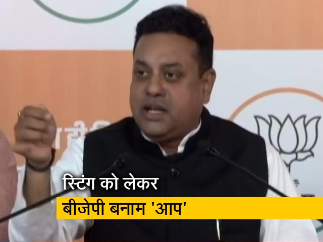 चुनावी शोर के बीच BJP का आरोप - "केजरीवाल के करीबी मांग रहे हैं पैसे"