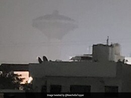 दिल्ली के आसमान में लोगों को उड़ता दिखा UFO! वायरल तस्वीर देख डरे लोग, फिर सामने आई ये सच्चाई दिल्ली के आसमान में लोगों को उड़ता दिखा UFO! वायरल तस्वीर देख डरे लोग, फिर सामने आई ये सच्चाई