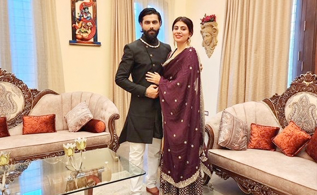 पत्नी रिवाबा ने जीता चुनाव, तो रवींद्र जडेजा को लेकर आयी फनी मीम्स की बाढ़