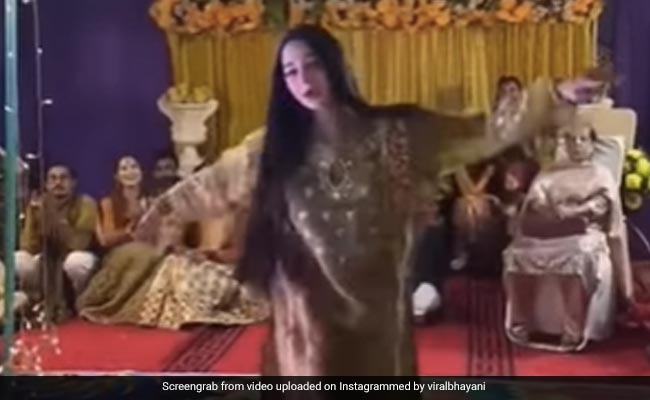 लता मंगेशकर के गाने पर इस पाकिस्तानी दुल्हन ने किया झूमकर डांस, वीडियो ने मचाया सोशल मीडिया पर धमाल