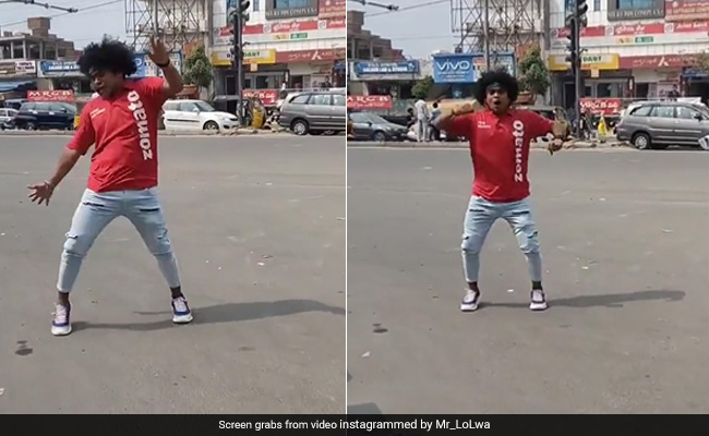 डिलीवरी बॉय रास्ते में रुककर बनाने लगा रील, वायरल हुआ Video, लोगों ने कहा- खाना ठंडा हो गया, अब नहीं मिलेगी टिप