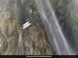 पैदल चलते हुए भी जहां कांप जाए रूह, यात्रियों से भरी बस लेकर उस रास्ते से निकला हिमाचल रोडवेज का ड्राइवर पैदल चलते हुए भी जहां कांप जाए रूह, यात्रियों से भरी बस लेकर उस रास्ते से निकला हिमाचल रोडवेज का ड्राइवर