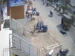 VIDEO: छात्रा से ड्राइवर ने पूछे अश्लील सवाल, चलते ऑटो से कूदी नाबालिग; 40 CCTV खंगाल पुलिस ने दबोचा आरोपी VIDEO: छात्रा से ड्राइवर ने पूछे अश्लील सवाल, चलते ऑटो से कूदी नाबालिग; 40 CCTV खंगाल पुलिस ने दबोचा आरोपी