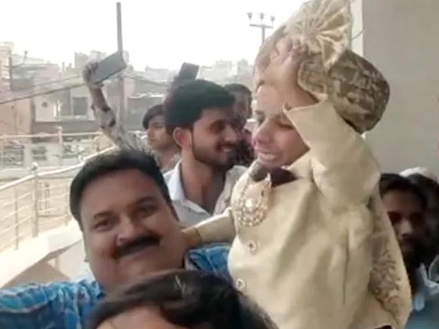 2.5-Feet-Tall Azeem Mansuri From UP Fulfills His Dream, Gets Married