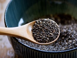 कहीं आप भी तो नहीं खाते गलत तरह से चिया सीड्स, हो सकता है नुकसान, जानिए Chia Seeds खाने का सही तरीका  कहीं आप भी तो नहीं खाते गलत तरह से चिया सीड्स, हो सकता है नुकसान, जानिए Chia Seeds खाने का सही तरीका
