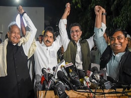 <i>Mi Casa Su Casa</i>: Ashok Gehlot And Sachin Pilot Stand Together In Rajasthan <i>Mi Casa Su Casa</i>: Ashok Gehlot And Sachin Pilot Stand Together In Rajasthan