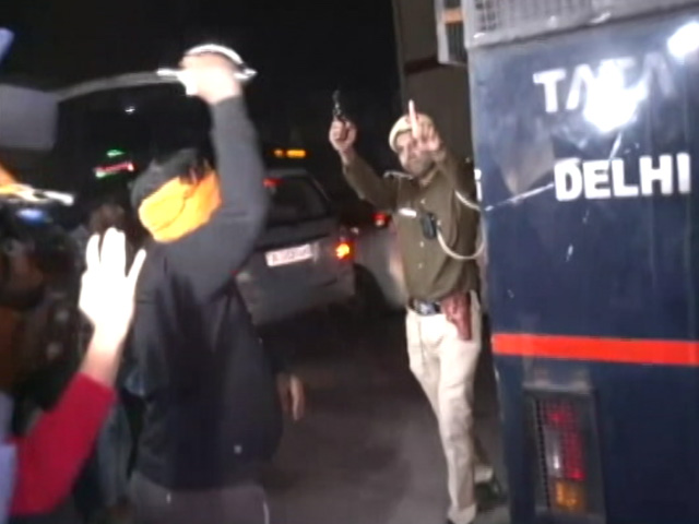 On Camera: Men With Swords Attack Police Van Carrying Aaftab Poonawala