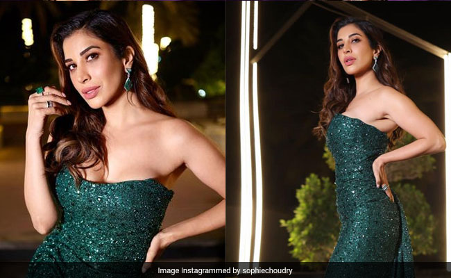 Sophie Choudry In An Emerald Green Gown Is No Less Than A "Green Goddess"