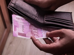 वास्तु के अनुसार पर्स में रखें यह चीज, फिर कभी नहीं होगी पैसों की तंगी, मां लक्ष्मी का रहेगा आशीर्वाद वास्तु के अनुसार पर्स में रखें यह चीज, फिर कभी नहीं होगी पैसों की तंगी, मां लक्ष्मी का रहेगा आशीर्वाद