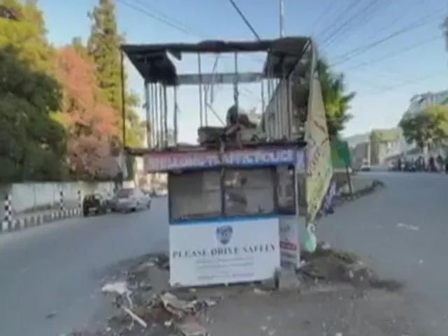 मेघालय फायरिंग मामला : शिलॉन्‍ग में शांति के बावजूद तनाव, पेट्रोल पंपों पर वाहनों की कतार