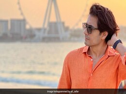 नेल पॉलिश लगाकर इस पाकिस्तानी एक्टर ने खुद को किया तैयार, लोग बोले- भाई तबीयत ठीक है, डॉक्टर को चेक कराओ नेल पॉलिश लगाकर इस पाकिस्तानी एक्टर ने खुद को किया तैयार, लोग बोले- भाई तबीयत ठीक है, डॉक्टर को चेक कराओ