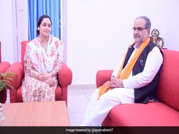 ससुर मुलायम की सीट पर आमने-सामने होंगी दो बहुएं? क्या डिंपल के खिलाफ उतरेंगी अपर्णा यादव ससुर मुलायम की सीट पर आमने-सामने होंगी दो बहुएं? क्या डिंपल के खिलाफ उतरेंगी अपर्णा यादव