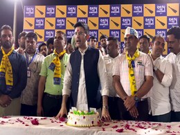 राधव चड्ढा ने कार्यकर्ताओं के बीच केक काटकर मनाया जन्मदिन, गिफ्ट के तौर पर गुजरात में सरकार बनाने का लिया वादा राधव चड्ढा ने कार्यकर्ताओं के बीच केक काटकर मनाया जन्मदिन, गिफ्ट के तौर पर गुजरात में सरकार बनाने का लिया वादा