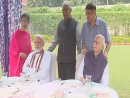 95 साल के हुए लालकृष्ण आडवाणी, पीएम मोदी ने घर जाकर दी बधाई 95 साल के हुए लालकृष्ण आडवाणी, पीएम मोदी ने घर जाकर दी बधाई