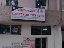 बेंगलुरु : 'बाइक टैक्सी' ड्राइवर और दोस्त ने 22 वर्षीय युवती के साथ किया रेप बेंगलुरु : 'बाइक टैक्सी' ड्राइवर और दोस्त ने 22 वर्षीय युवती के साथ किया रेप