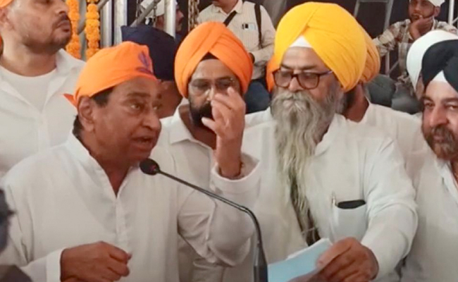 "गुरु नानक देख रहे हैं..." :  सिख धर्म के कार्यक्रम में कांग्रेस नेता कमलनाथ की मौजूदगी से नाराज हुए कीर्तनकार