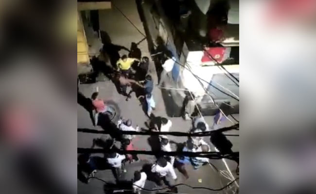 नोएडा : दबंग परिवार ने मिलकर शख्स को बेरहमी से पीटा, मामले की जांच में जुटी पुलिस