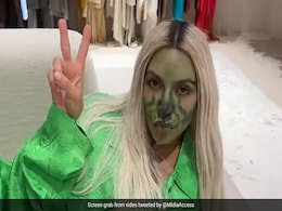Watch: Kim Kardashian's Daughter Gives Her Grinch-Inspired Makeover Watch: Kim Kardashian's Daughter Gives Her Grinch-Inspired Makeover
