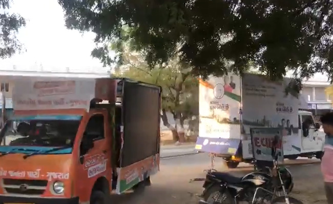 VIDEO: जब गुजरात चुनाव में फंसी 'BJP की गाड़ी'... रेस्क्यू करने पहुंची कांग्रेस