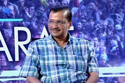 Watch: Arvind Kejriwal Puts His Gujarat Polls Prediction On Paper Watch: Arvind Kejriwal Puts His Gujarat Polls Prediction On Paper