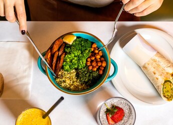 Do You Often Get Intense Food Cravings? Here Are Ways To Manage Them Do You Often Get Intense Food Cravings? Here Are Ways To Manage Them