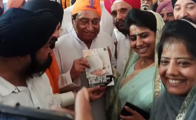 Video: "Guru Nanak Watching", Row Over Kamal Nath At Indore Sikh Event As <i>Raagi</i> Gets Angry
