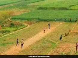 गांव में क्रिकेट खेलने की तस्वीर शेयर कर आईएएस ने पूछा- इस खेल के नियम बताओ? आपको क्या लगता है गांव में क्रिकेट खेलने की तस्वीर शेयर कर आईएएस ने पूछा- इस खेल के नियम बताओ? आपको क्या लगता है