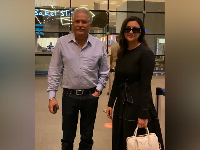 Parineeti Chopra Posed With Her Dad At The Mumbai Airport