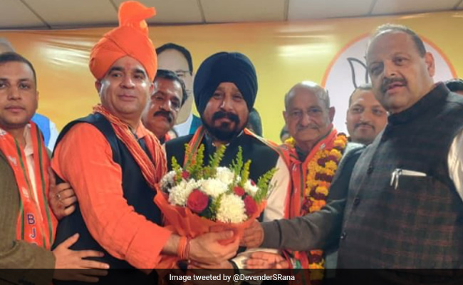 2 Leaders Quit Farooq Abdullah's Party, Join BJP in Jammu