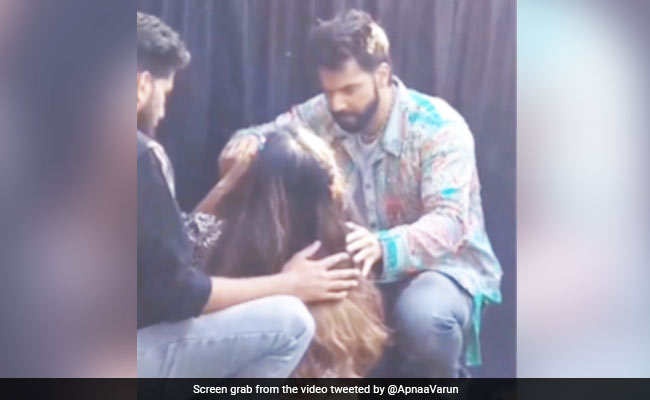 Varun Dhawan Helps Fan Who Fainted At <i>Bhediya</i> Event. "God Bless," Says Internet