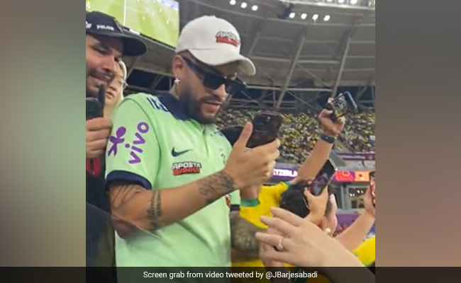 Video Of Neymar Lookalike A Hit During Football World Cup, Fans Line Up To Take Selfies