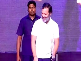 राहुल गांधी महाराष्ट्र में भारत जोड़ो यात्रा के दौरान ढोल पर हाथ आजमाते दिखे राहुल गांधी महाराष्ट्र में भारत जोड़ो यात्रा के दौरान ढोल पर हाथ आजमाते दिखे