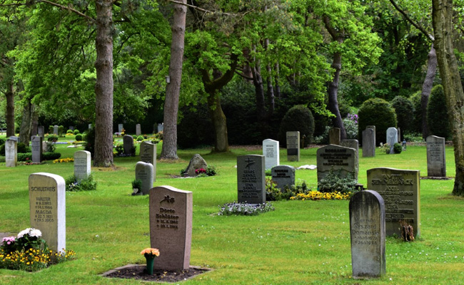 Chinese Woman Takes Job In A Cemetery To Achieve Work-Life Balance