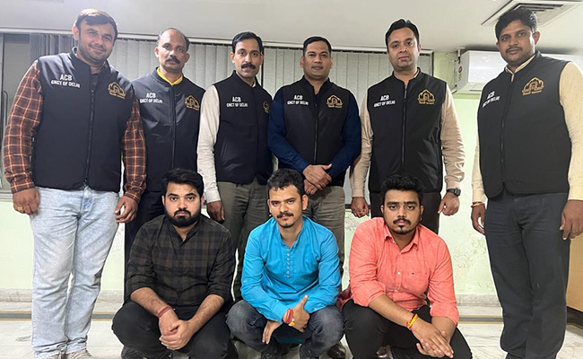 दिल्ली MCD चुनाव में पैसे लेकर टिकट देने के आरोप में आप MLA के रिश्तेदार समेत 3 गिरफ्तार