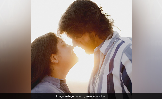 एक्ट्रेस ने सोशल मीडिया पर रोमांटिक तस्वीरें शेयर कर खोला अपनी लव लाइफ का राज, बताया इस एक्टर को कर रही हैं डेट