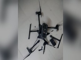 BSF ने अमृतसर में अंतरराष्ट्रीय सीमा पर ड्रोन को मार गिराया BSF ने अमृतसर में अंतरराष्ट्रीय सीमा पर ड्रोन को मार गिराया