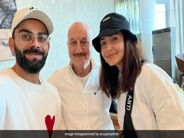 When Anupam Kher Met Anushka Sharma And Virat Kohli At The Airport When Anupam Kher Met Anushka Sharma And Virat Kohli At The Airport