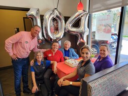 US Restaurant Celebrates Loyal Customer's 104th Birthday, Internet Is All Hearts US Restaurant Celebrates Loyal Customer's 104th Birthday, Internet Is All Hearts