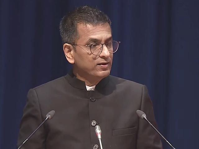 "Courts Must Reach Out To People": Chief Justice At Constitution Day Event