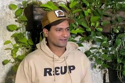 विक्की कौशल का स्टाइलिश लुक, फिल्म 'मिली' के स्क्रीनिंग में पोज देते दिखे अभिनेता विक्की कौशल का स्टाइलिश लुक, फिल्म 'मिली' के स्क्रीनिंग में पोज देते दिखे अभिनेता