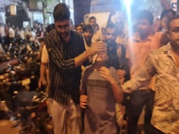 "BJP की पत्थरबाजी में बच्चा हुआ घायल", AAP के गुजरात प्रमुख गोपाल इटालिया ने लगाया आरोप "BJP की पत्थरबाजी में बच्चा हुआ घायल", AAP के गुजरात प्रमुख गोपाल इटालिया ने लगाया आरोप