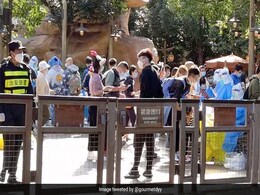 Shanghai Disneyland Shuts Doors, Locking Visitors Inside After Covid Scare Shanghai Disneyland Shuts Doors, Locking Visitors Inside After Covid Scare